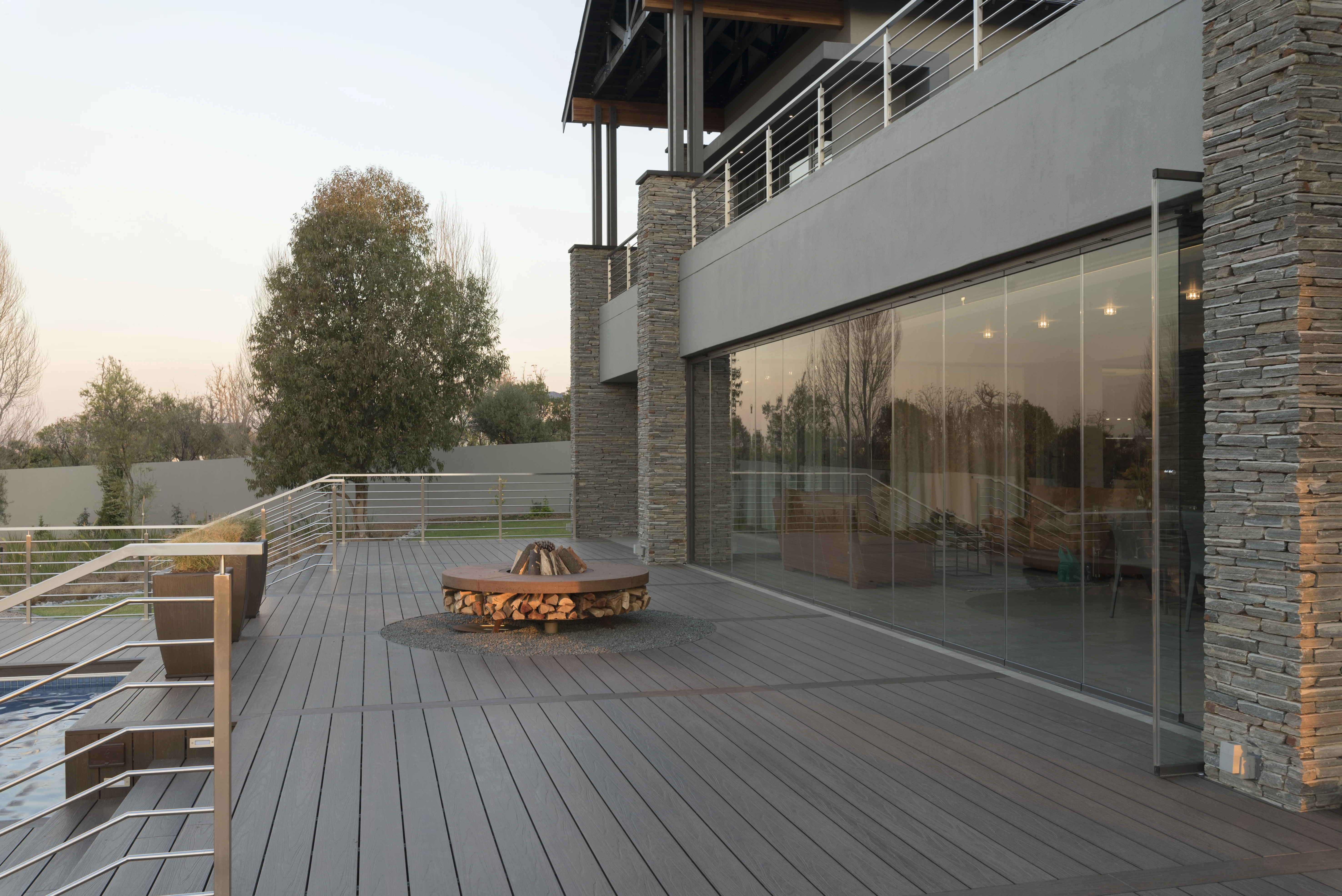 Composiet Vlonderplank 2.3 x 13.8 cm (23 x 138 mm) Ronde Kamer Multigrey Dark - Lengte 400 cm - Afbeelding 4